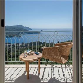 3 bedroom villa with pool & sea views, near Palaiokastrítsa, sleeps 6